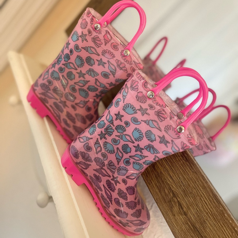 Toddler girl, rain boots
